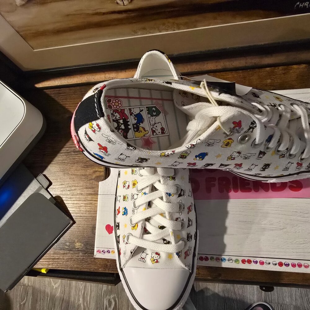 Converse x Hello Kitty Sanrio Chuck Taylor All-Star A17700C Shoes Mens Sz 10 US - Picture 4 of 16